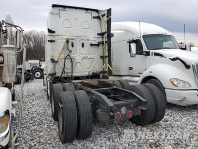 Trzecie zdjęcie samochodu z tyłu: 2020 FREIGHTLINER CASCADIA 126 SEMI TRUCK VIN:3AKJHHDRXLSLR0688 - miniatura