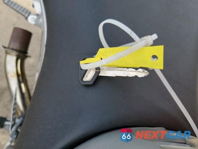 Zdjęcie 8 z 10 samochodu: 2006 KAWASAKI ZX600 J1 VIN:JKAZX4J136A059350 - miniatura