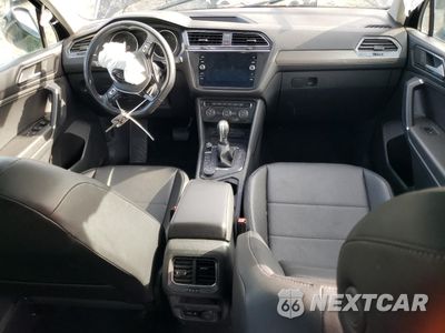Zdjęcie 8 z 13 samochodu: 2018 VOLKSWAGEN TIGUAN SE VIN:3VV2B7AX3JM107177 - miniatura
