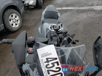 Piąte zdjęcie samochodu w środku: 2018 KAWASAKI EX650 J VIN:JKAEXEJ16JDA02803 - miniatura