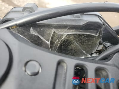 Zdjęcie 7 z 9 samochodu: 2024 YAMAHA YZFR3 A VIN:MH3RH18Y0RK016072 - miniatura