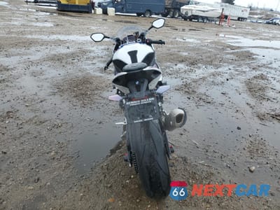 Czwarte zdjęcie samochodu z boku: 2021 BMW S 1000 RR VIN:WB10E2307M6E69369 - miniatura