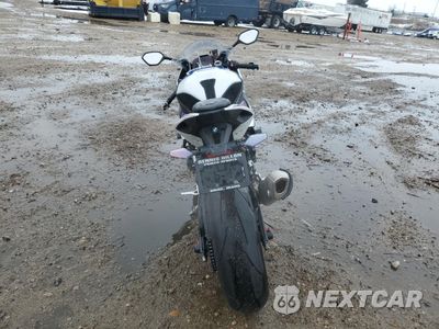 Czwarte zdjęcie samochodu z boku: 2021 BMW S 1000 RR VIN:WB10E2307M6E69369 - miniatura