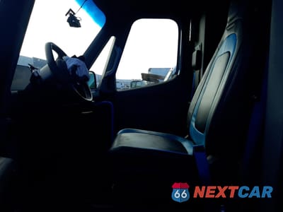 Zdjęcie 7 z 13 samochodu: 2023 RIVIAN EDV 700 VIN:7FCEHEB76PN008813 - miniatura