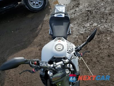 Piąte zdjęcie samochodu w środku: 2019 YAMAHA MT09 VIN:JYARN53E2KA006355 - miniatura