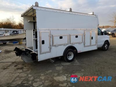 Trzecie zdjęcie samochodu z tyłu: 2025 FORD ECONOLINE E450 SUPER DUTY CUTAWAY VAN VIN:1FDXE4FN5SDD04412 - miniatura