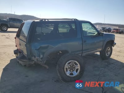 Trzecie zdjęcie samochodu z tyłu: 1995 CHEVROLET TAHOE K1500 VIN:1GNEK18K5SJ309625 - miniatura