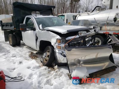 Czwarte zdjęcie samochodu z boku: 2016 CHEVROLET SILVERADO K3500 VIN:1GB3KYCG8GZ384215 - miniatura