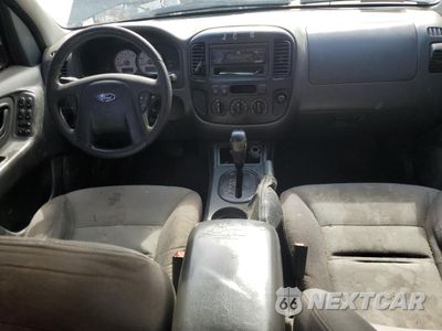 Zdjęcie 8 z 15 samochodu: 2005 FORD ESCAPE XLS VIN:1FMYU02Z25DA06073 - miniatura