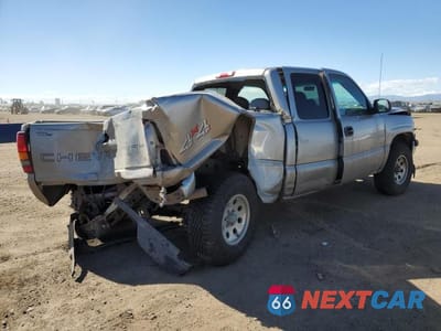 Trzecie zdjęcie samochodu z tyłu: 2002 CHEVROLET SILVERADO K1500 VIN:1GCEK19V02E130323 - miniatura