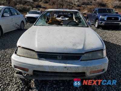 Piąte zdjęcie samochodu w środku: 1995 HONDA ACCORD LX VIN:1HGCE6649SA026526 - miniatura