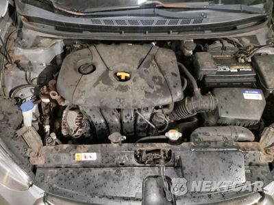 Zdjęcie 11 z 14 samochodu: 2012 HYUNDAI ELANTRA GLS VIN:KMHDH4AE0CU459940 - miniatura