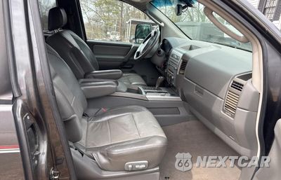 Piąte zdjęcie samochodu w środku: 2006 NISSAN TITAN XE VIN:1N6AA06B96N545486 - miniatura