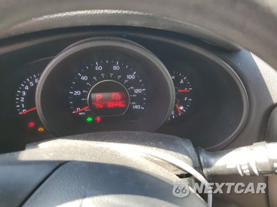 Zdjęcie 9 z 14 samochodu: 2014 KIA SOUL VIN:KNDJN2A2XE7047374 - miniatura
