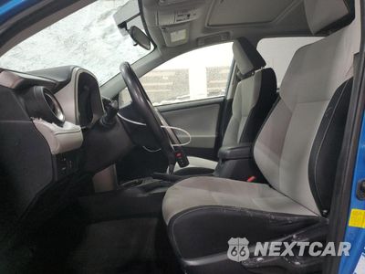 Zdjęcie 7 z 16 samochodu: 2016 TOYOTA RAV4 HV XLE VIN:JTMRJREV8GD055537 - miniatura