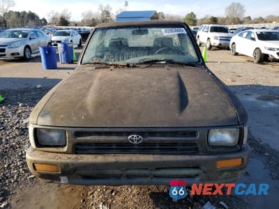Piąte zdjęcie samochodu w środku: 1993 TOYOTA PICKUP 1/2 TON SHORT WHEELBASE STB VIN:4TARN81A6PZ114634 - miniatura