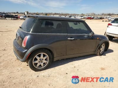 Trzecie zdjęcie samochodu z tyłu: 2006 MINI COOPER VIN:WMWRC33556TK16213 - miniatura