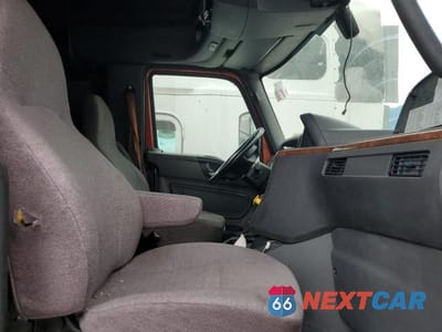 Piąte zdjęcie samochodu w środku: 2019 INTERNATIONAL LT625 SEMI TRUCK VIN:3HSDZTZR4KN121545 - miniatura