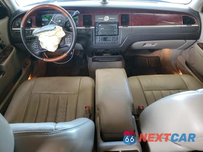 Zdjęcie 8 z 14 samochodu: 2003 LINCOLN TOWN CAR SIGNATURE VIN:1LNHM82W93Y653175 - miniatura