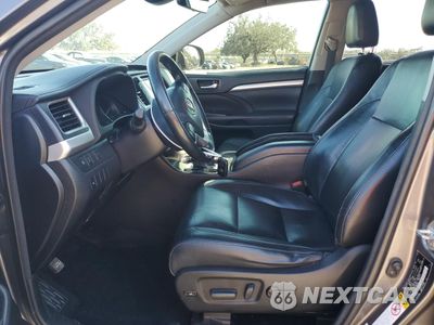 Zdjęcie 7 z 15 samochodu: 2018 TOYOTA HIGHLANDER SE VIN:5TDJZRFH9JS862367 - miniatura