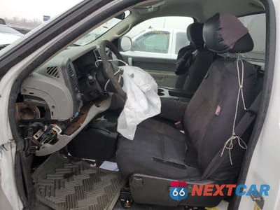 Zdjęcie 7 z 12 samochodu: 2011 CHEVROLET SILVERADO K1500 VIN:1GCNKPE05BF168945 - miniatura