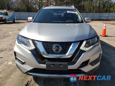 Piąte zdjęcie samochodu w środku: 2019 NISSAN ROGUE S VIN:JN8AT2MV8KW370467 - miniatura