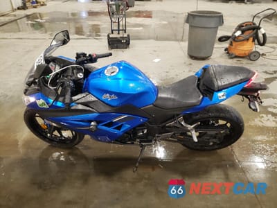 Trzecie zdjęcie samochodu z tyłu: 2017 KAWASAKI EX300 A VIN:JKAEX8A17HDA30959 - miniatura