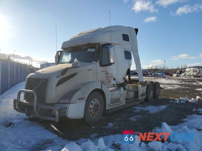 Drugie zdjęcie samochodu z przodu: 2023 VOLVO VN VNL VIN:4V4NC9EH1PN322082 - miniatura