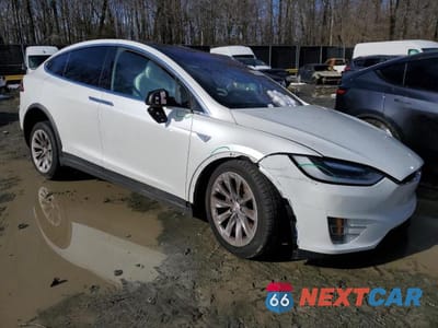 Czwarte zdjęcie samochodu z boku: 2016 TESLA MODEL X VIN:5YJXCBE2XGF005746 - miniatura