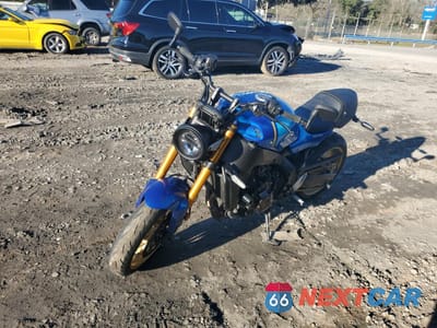 Trzecie zdjęcie samochodu z tyłu: 2022 YAMAHA MTM890 C VIN:JYARN80Y9NA000377 - miniatura