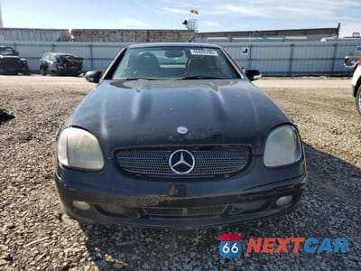 Piąte zdjęcie samochodu w środku: 2001 MERCEDES-BENZ SLK 320 VIN:WDBKK65F81F229400 - miniatura