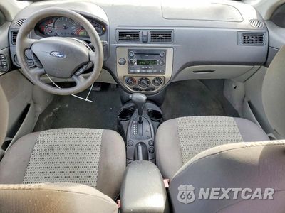 Zdjęcie 8 z 11 samochodu: 2006 FORD FOCUS VIN:1FAHP36N07W124608 - miniatura