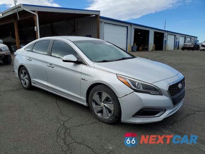 Czwarte zdjęcie samochodu z boku: 2016 HYUNDAI SONATA HYBRID LIMITED VIN:KMHE34L19GA028209 - miniatura