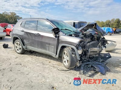 Czwarte zdjęcie samochodu z boku: 2023 JEEP COMPASS LATITUDE VIN:3C4NJDBN6PT562713 - miniatura