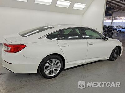 Trzecie zdjęcie samochodu z tyłu: 2020 HONDA ACCORD LX VIN:1HGCV1F15LA075443 - miniatura