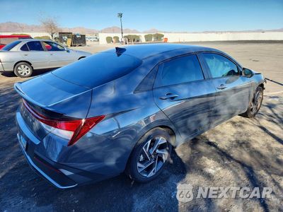 Trzecie zdjęcie samochodu z tyłu: 2025 HYUNDAI ELANTRA SEL SPORT VIN:KMHLM4DG9SU984952 - miniatura