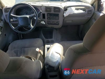 Zdjęcie 8 z 12 samochodu: 2004 CHEVROLET BLAZER VIN:1GNCS13X24K157696 - miniatura