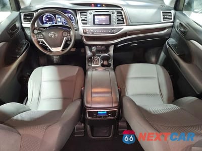 Zdjęcie 8 z 12 samochodu: 2019 TOYOTA HIGHLANDER LE VIN:5TDBZRFH8KS965348 - miniatura