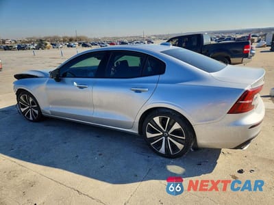 Drugie zdjęcie samochodu z przodu: 2022 VOLVO S60 B5 MOMENTUM VIN:7JRL12FZ7NG161621 - miniatura