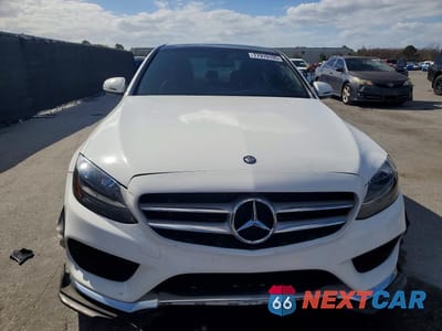 Piąte zdjęcie samochodu w środku: 2017 MERCEDES-BENZ C 300 VIN:55SWF4JB0HU223862 - miniatura