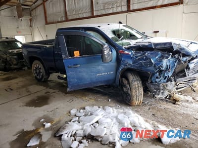 Czwarte zdjęcie samochodu z boku: 2024 CHEVROLET SILVERADO K2500 CUSTOM VIN:2GC4YME76R1153751 - miniatura