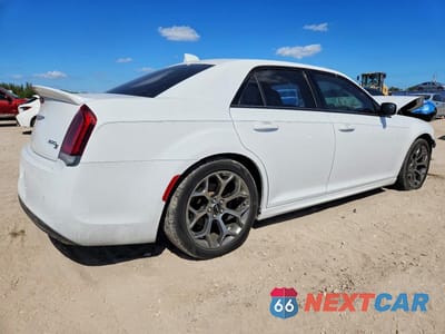 Trzecie zdjęcie samochodu z tyłu: 2018 CHRYSLER 300 S VIN:2C3CCABG7JH243729 - miniatura