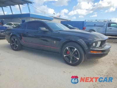 Czwarte zdjęcie samochodu z boku: 2006 FORD MUSTANG VIN:1ZVFT80N265102937 - miniatura