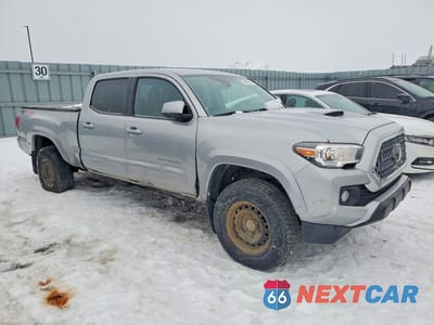 Czwarte zdjęcie samochodu z boku: 2018 TOYOTA TACOMA DOUBLE CAB VIN:5TFDZ5BN0JX030315 - miniatura