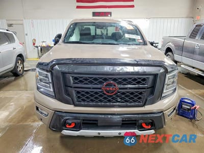 Piąte zdjęcie samochodu w środku: 2023 NISSAN TITAN PRO-4X VIN:1N6AA1ED2PN101554 - miniatura