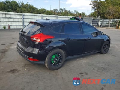 Trzecie zdjęcie samochodu z tyłu: 2016 FORD FOCUS SE VIN:1FADP3K2XGL393601 - miniatura