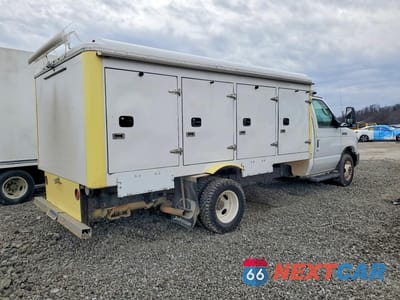 Trzecie zdjęcie samochodu z tyłu: 2018 FORD E450 UTILITY / SERVICE TRUCK VIN:1FDXE4FS0JDC33222 - miniatura