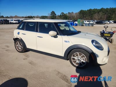 Czwarte zdjęcie samochodu z boku: 2020 MINI COOPER S VIN:WMWXU9C08L2M36622 - miniatura