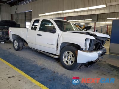Czwarte zdjęcie samochodu z boku: 2008 CHEVROLET SILVERADO K1500 VIN:2GCEK19J381186912 - miniatura