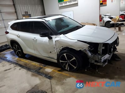 Czwarte zdjęcie samochodu z boku: 2022 TOYOTA HIGHLANDER XSE VIN:5TDLZRBH4NS255460 - miniatura